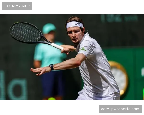 阿尔卡拉斯多哈站决赛6-2、6-1横扫菲斯，豪取赛季12连胜